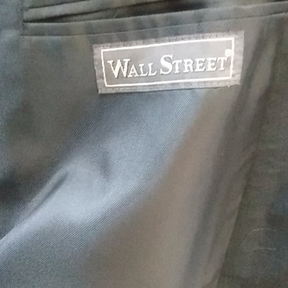 2 piece Single Brested Suit - Picture 3 of 3